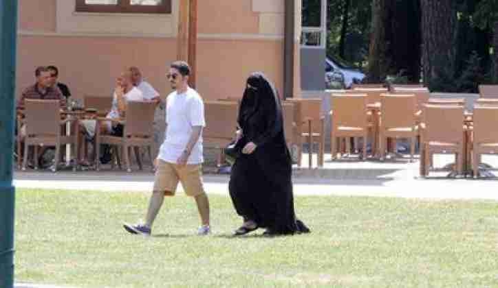 DERVENTA: Arapi novi susedi u Miškovcima?!