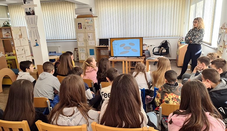 DOBOJ: Na upotrebu tuđica kod djece adekvatno reagovati