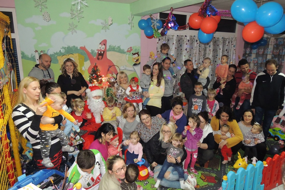 Dodjela paketića za prijevremeno rođenu djecu iz udruženja “Mrvice”