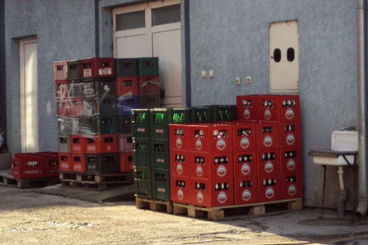 PETROVO: Ukrali 330 gajbi iz „Akve“