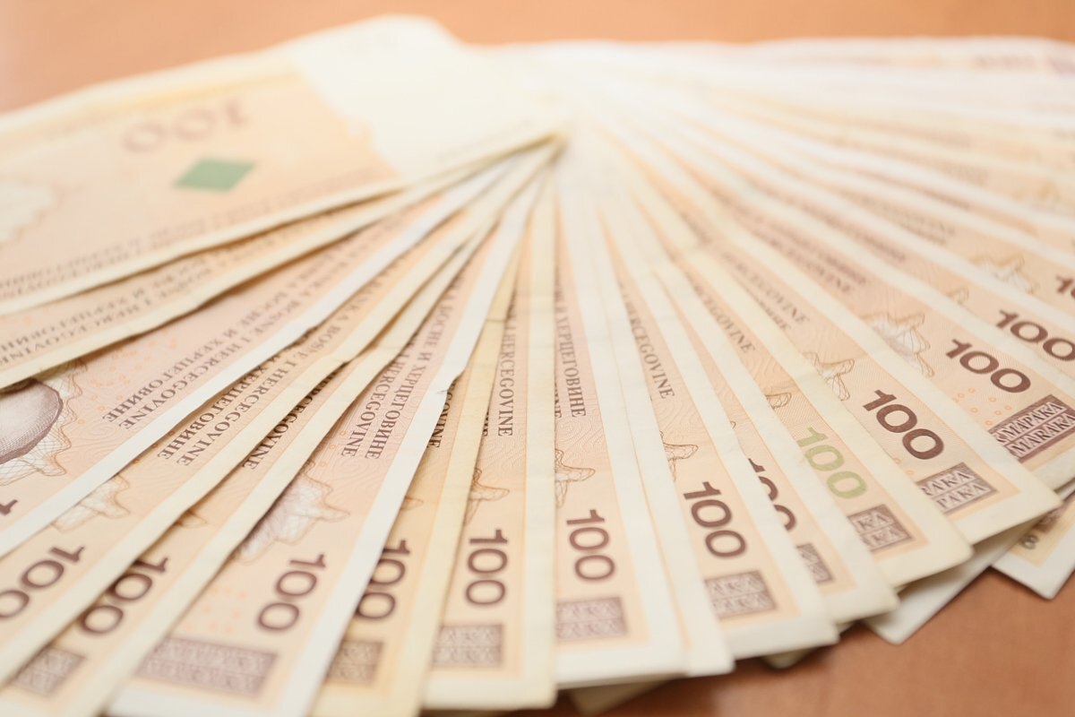 DETALJI PREVARE U DOBOJU: Posudio od starca 250 KM i pobjegao