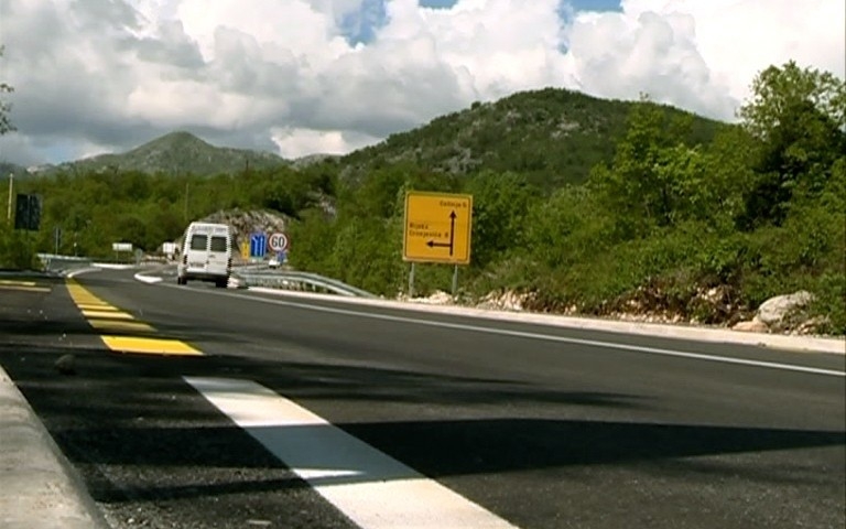 PUTEVI: Vozači da voze pažljivije na mjestima izvođenja radova