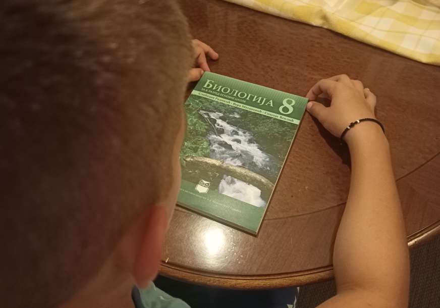 Osmaci uče biologiju iz udžbenika za 9. razred: Nikad kraja APSURDIMA u obrazovnom sistemu Srpske