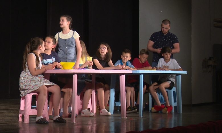 DOBOJ: Otvoren Prvi festival dječijeg dramskog stvaralaštva “Dobojska vrteška“ (FOTO)
