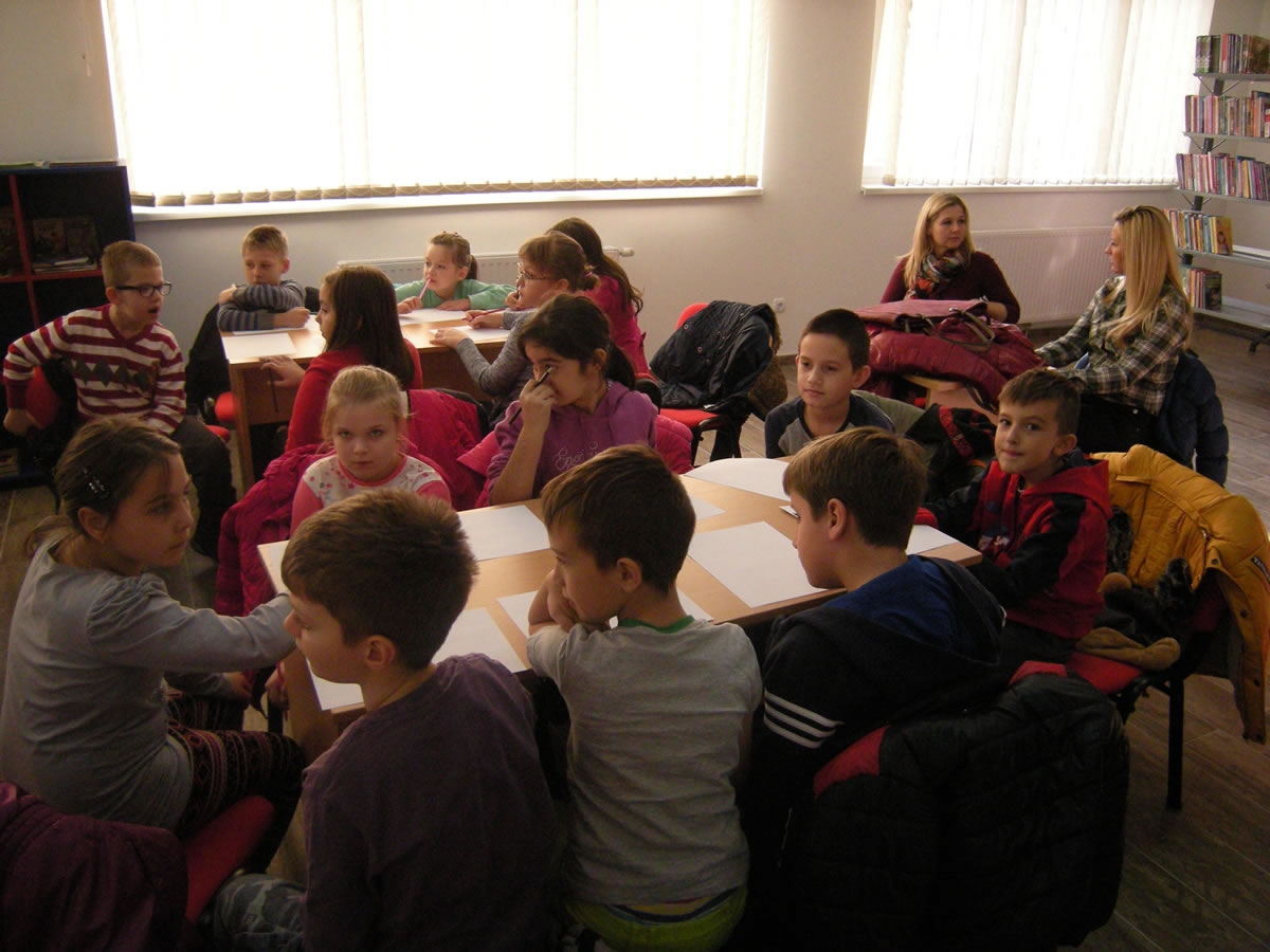 DOBOJ: Čas lektire u Biblioteci (FOTO)