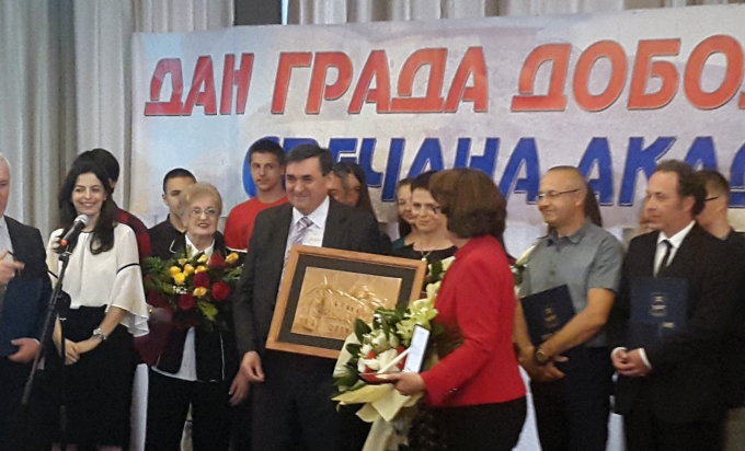 DOBOJ: Gradonačelnik hvali Vladu Republike Srpske!?!?