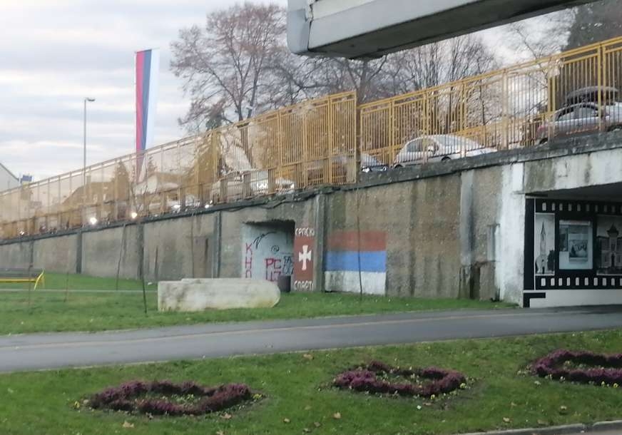 SAOBRAĆAJNI KOLAPS U GRADIŠKI: Na granici, nepregledne kolone