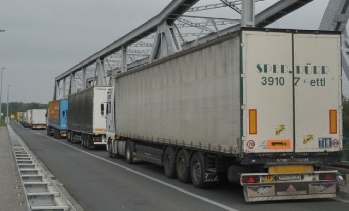 Kamiondžije danas blokiraju granični prijelaz Rača, računajte na gužvu ako putujete u Srbiju