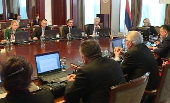 NOVE MJERE ŠTEDNJE: Vlada odlučila – roditelji nisu porodica