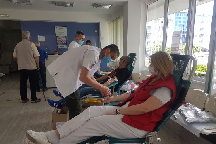 DOBOJ: Medicinari dali krv