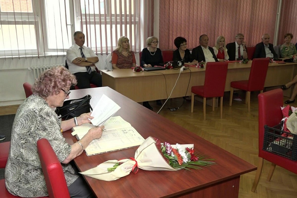 DOBOJ: Pola vijeka nisu zaboravili druženja i nestašluke iz školskih klupa