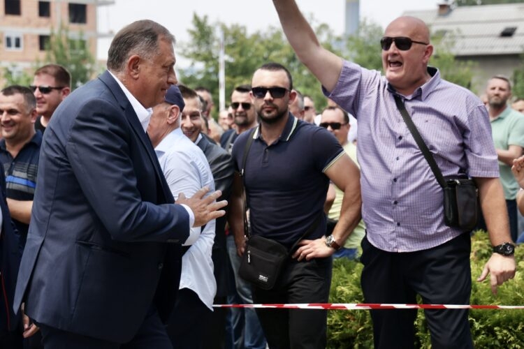 Gubi li Dodik vlast ako ne bude penzija i plata?