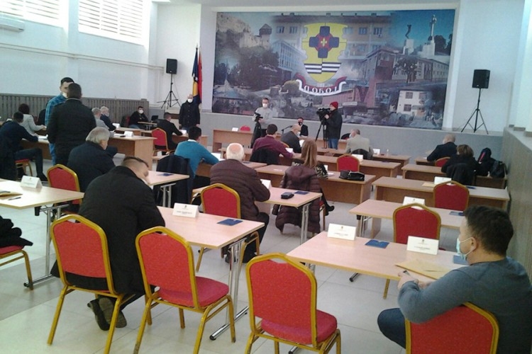 DOBOJ: Usvojen novi bužet, opozicija bojkotovala (VIDEO)