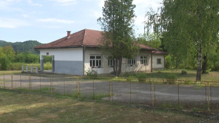 DOBOJ: Upisana 432 đaka; Bez prvačića četiri područna odjeljenja (VIDEO)