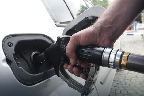 POSKUPLJUJE GORIVO U SRPSKOJ: Evo koliko će koštati gorivo na pumpama