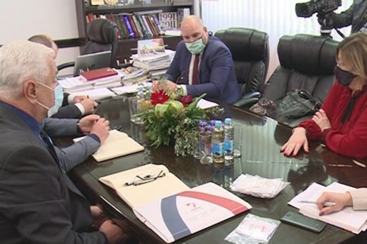 DOBOJ: Traže smanjenje cijene rada zaposlenima u lokalnoj upravi