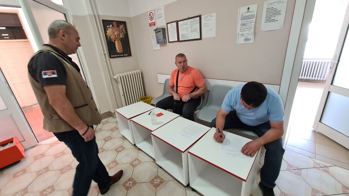 DOBOJ: Veterani "65. zaštitnog motorizovanog puka" daju krv