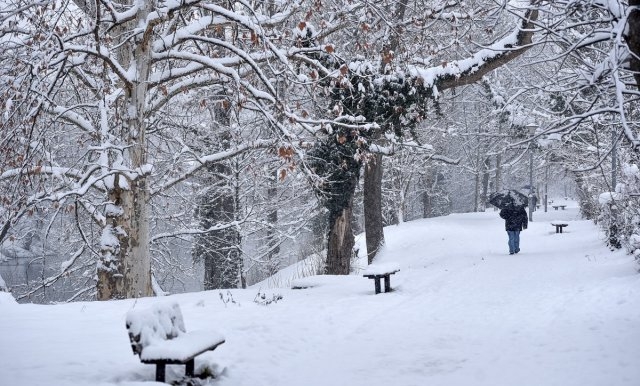 VRIJEME: Danas oblačno, ponegdje slab snijeg