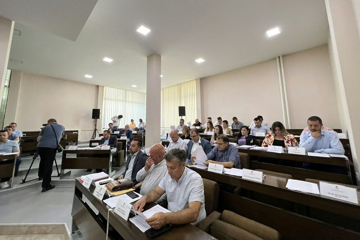 DOBOJ: Odbornici "navukli" dresove:, borba za 700.000 KM planiranih za sport