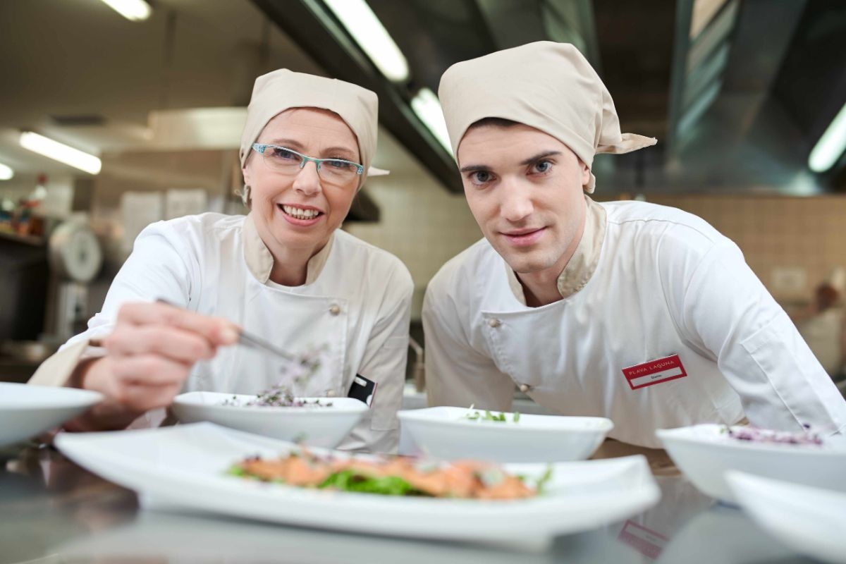 Radnicima Plave Lagune značajna povećanja primanja i više od 2.100 eura nagrada godišnje