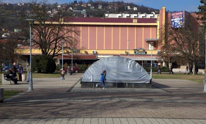 DOBOJSKI INFO NAJAVLJUJE: Učenici Gimnazije „Jovan Dučić“ izvode predstavu „Pola-pola“