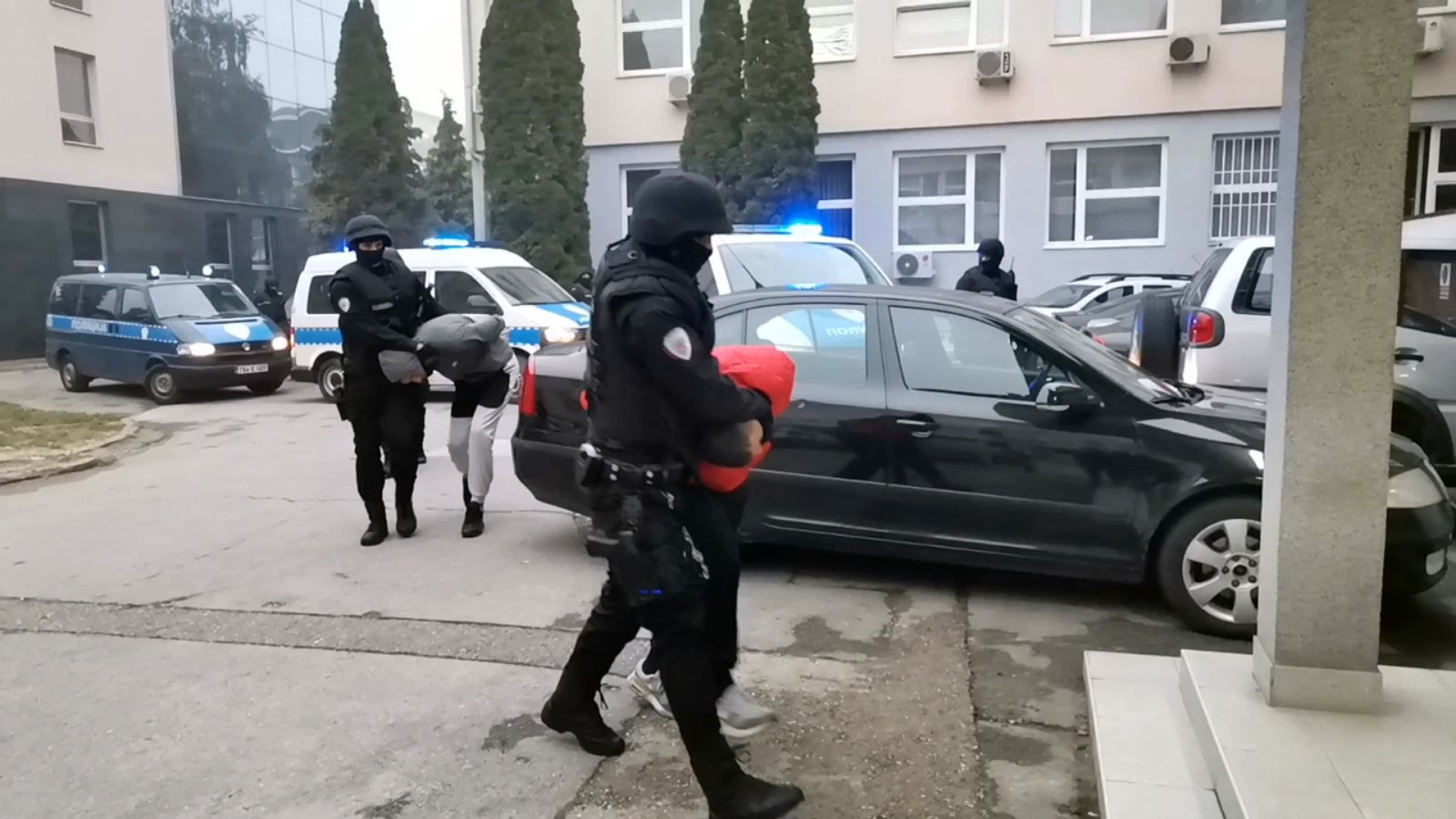 UHAPŠENI ZBOG PRODAJE DROGE I ORUŽJA Šestorka iz Doboja predata u nadležnost Tužilaštva