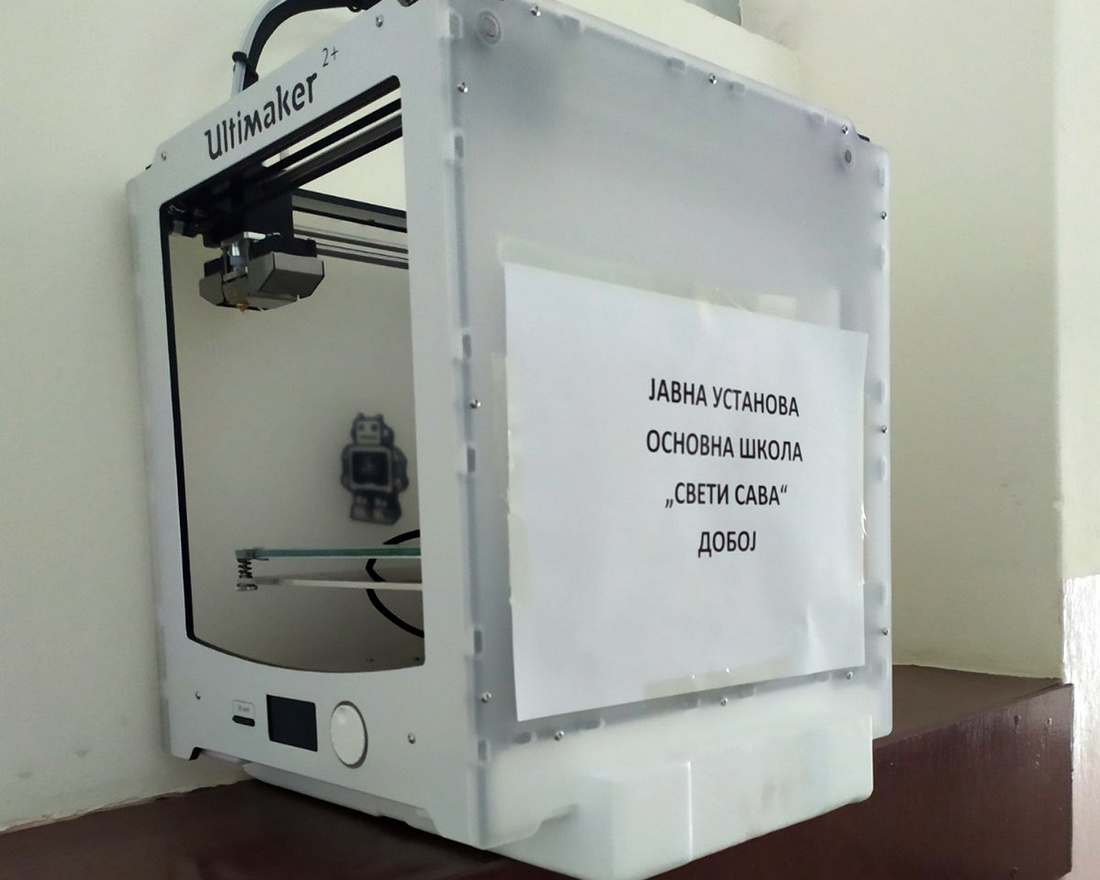 DOBOJ: Ustupljeni tri de štampači PMF-u za izradu zaštitnih maski