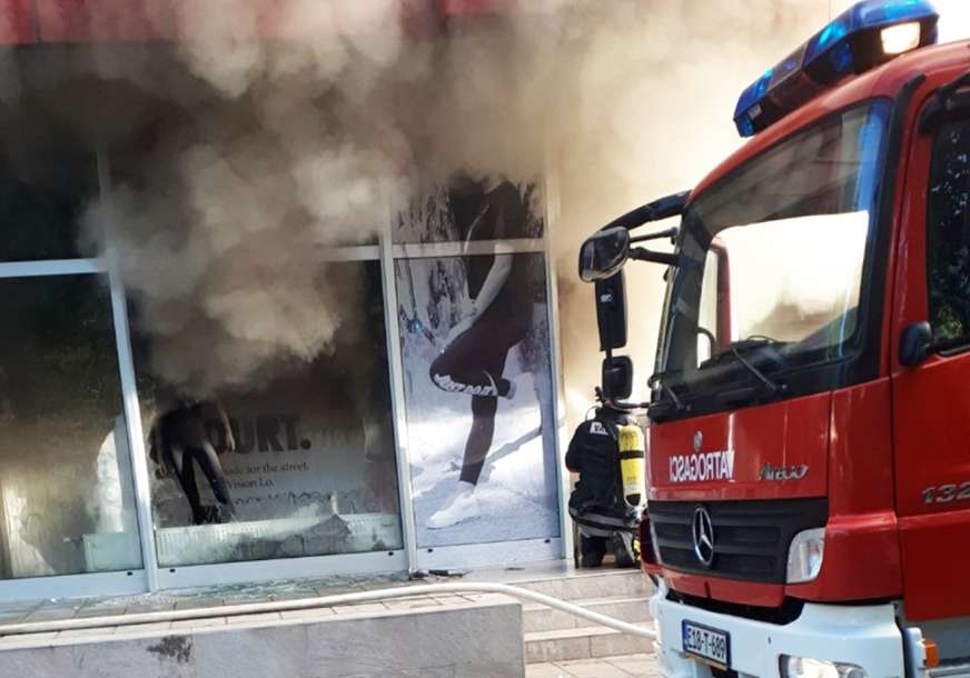 DOBOJ: Roba potpuno izgorjela, policija nastavlja uviđaj zbog požara