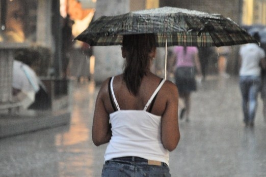 VRIJEME: Danas vruće, poslije podne pljuskovi na istoku