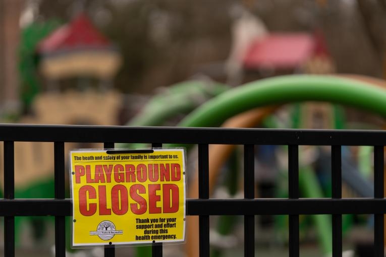 Potrebna je veća podrška za zaposlene porodice kako COVID-19 postaje sve rasprostranjeniji – UNICEF i ILO