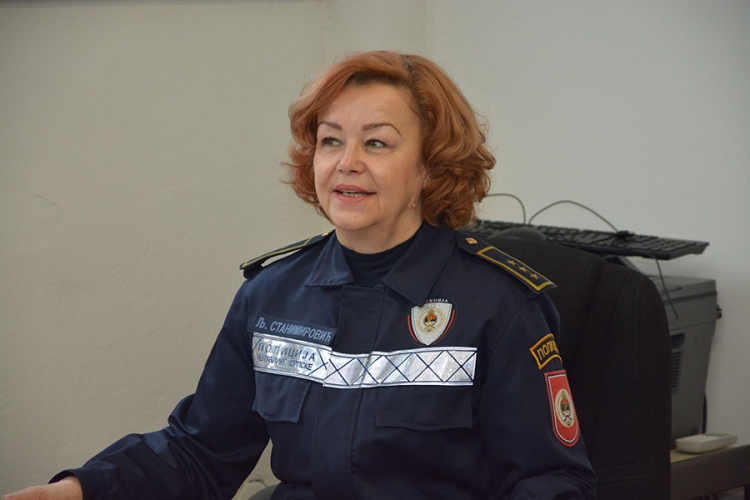 DAME U UNIFORMI: Spretne pred diktafonima i izazovima