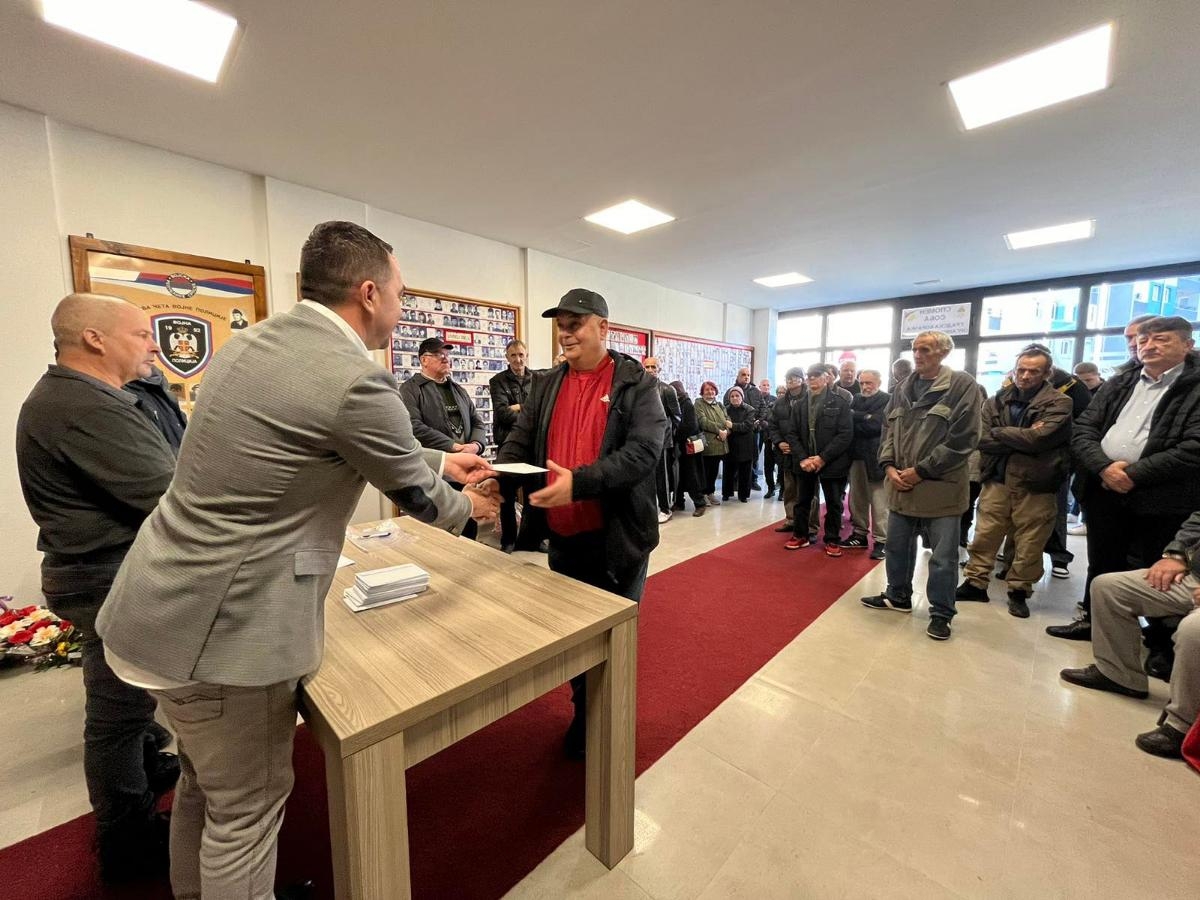 DOBOJ: Po 150 KM za 100 boraca