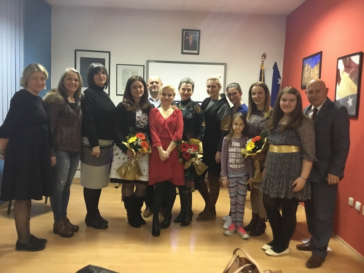 DOBOJ: Održan okrugli sto na temu “Jačanje uloge žene u društvu" (FOTO)