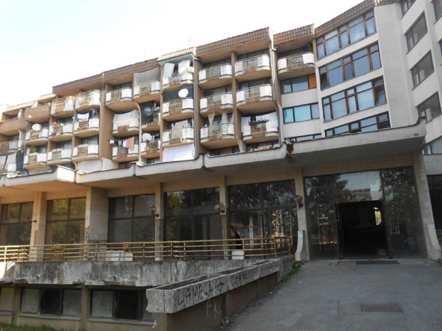 DOBOJ: Umiru bez sopstvenog krova