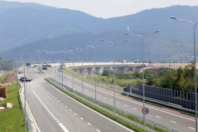 PUTEVI: Zbog radova usporen saobraćaj na putu Derventa-Šešlije