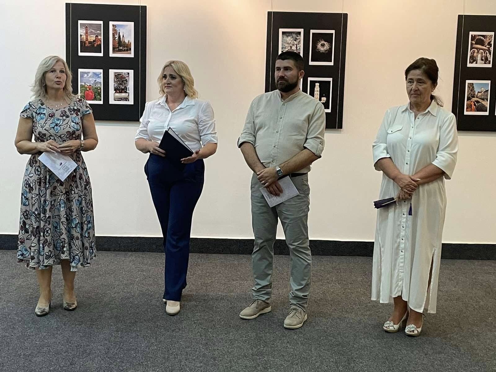 DOBOJ: Otvorena dokumentarna izložba fotografija SCPD "Bogoljublje"