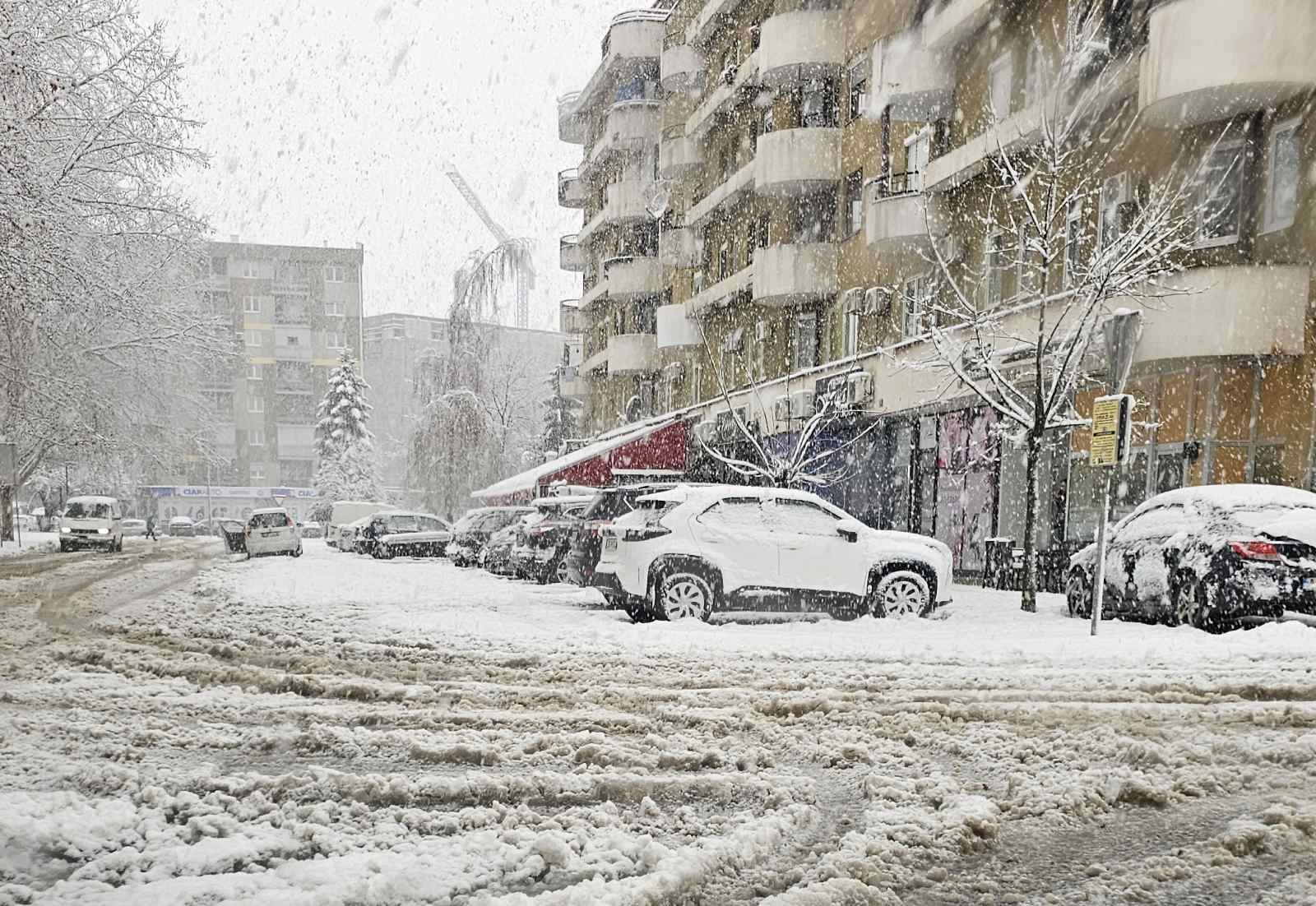 PUTEVI: Zbog snijega otežan saobraćaj, obavezna zimska oprema