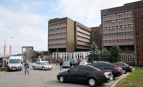 DOBOJ: Dječak kojeg je udario voz u stabilnom stanju