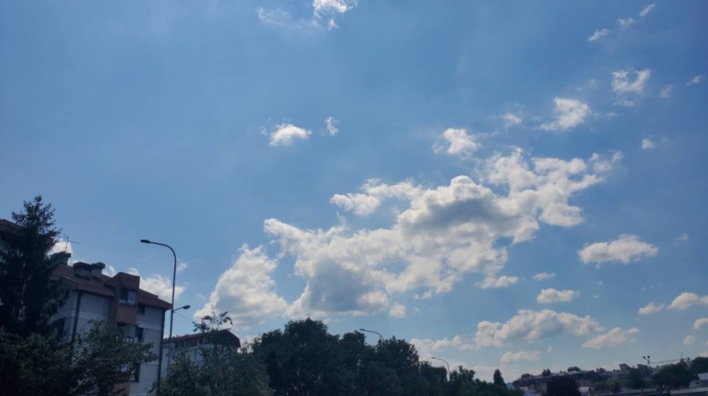 VRIJEME: Danas toplo, uz promjenljivu oblačnost