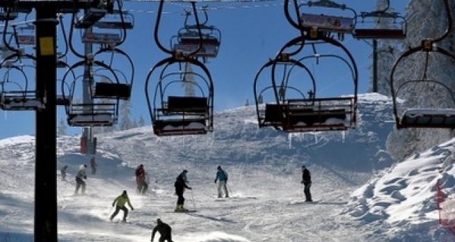 JAHORINA: Snijeg i dalje pada, u funkciji vertikalni transport