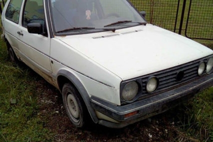 DOBOJ: Oduzet "golf", vozio bez vozačke dozvole i odbio da se alkotestira