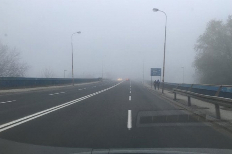 PUTEVI: Oprez - zaleđeni kolovozi!