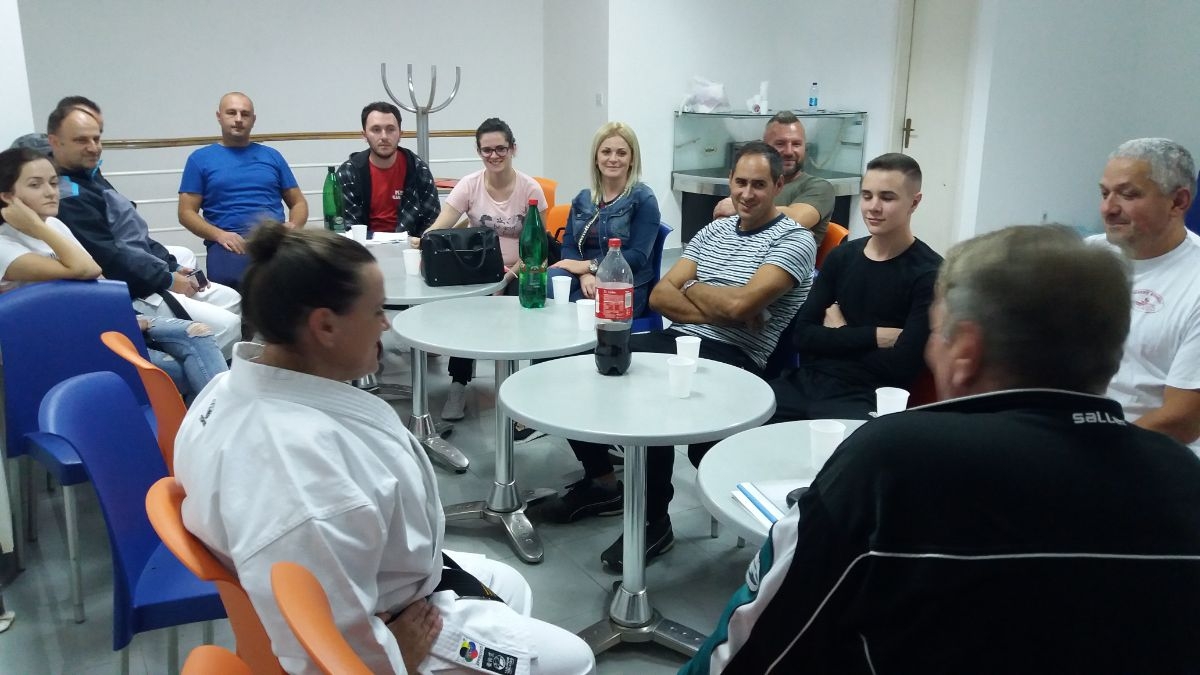DOBOJ: Seminar za sudije i trenere Karate Federacije RS (FOTO)