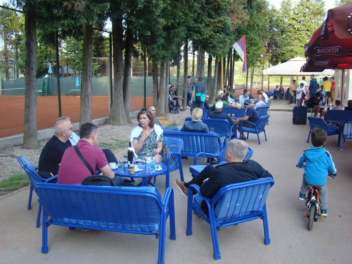 OGLAS ZA POSAO: Potreban konobar/konobarica Teniskom klubu "Doboj"