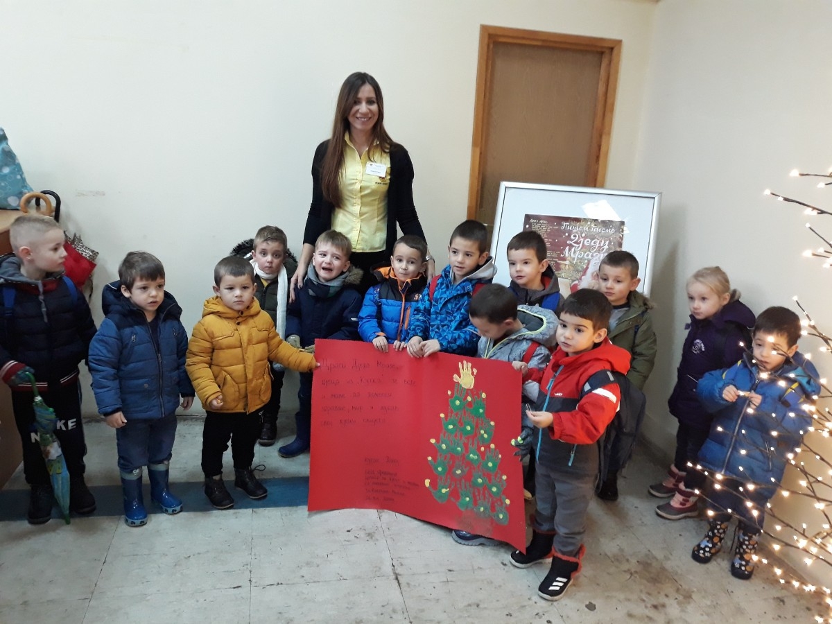 DOBOJ: Djeca pišu Djeda Mrazu (FOTO)