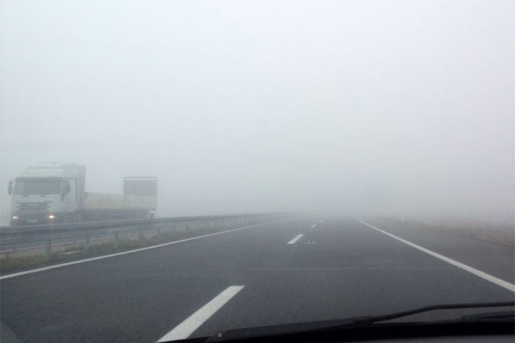 PUTEVI: Magla u Semberiji, poledica u planinskim krajevima