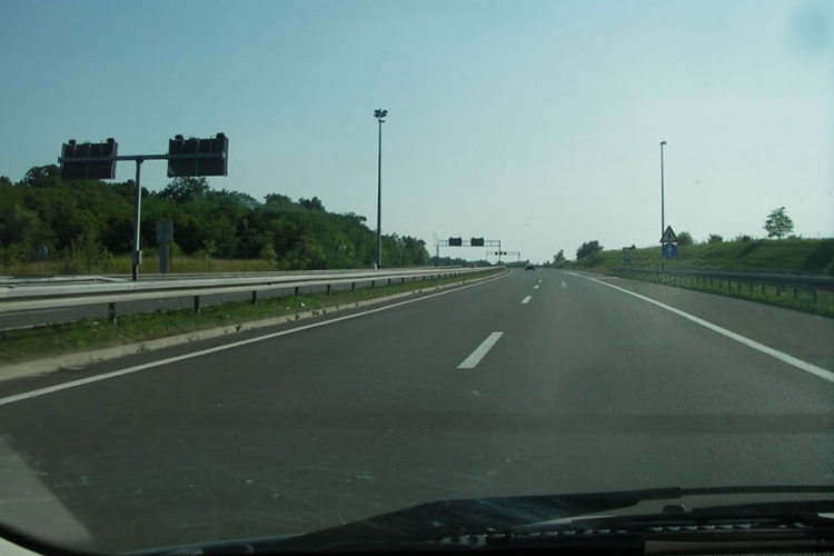 PUTEVI: Saobraćaj bez zastoja, oprezno kroz Posavinu i preko Romanije