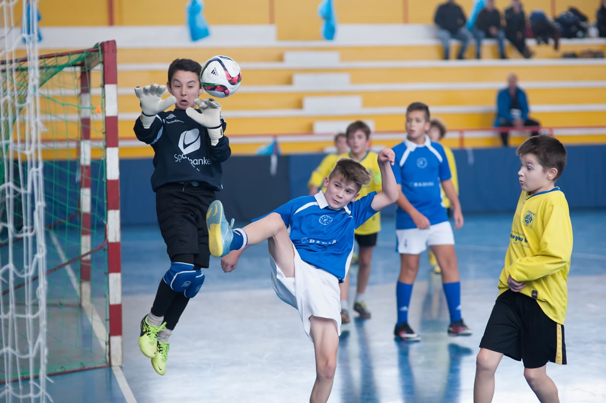 DOBOJ: Počeo Božićno-novogodišnji turnir u malom fudbalu (FOTO)