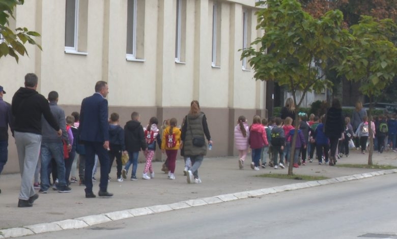 DOBOJ: Učenici šetnjom obilježavaju Međunarodni dan pješačenja