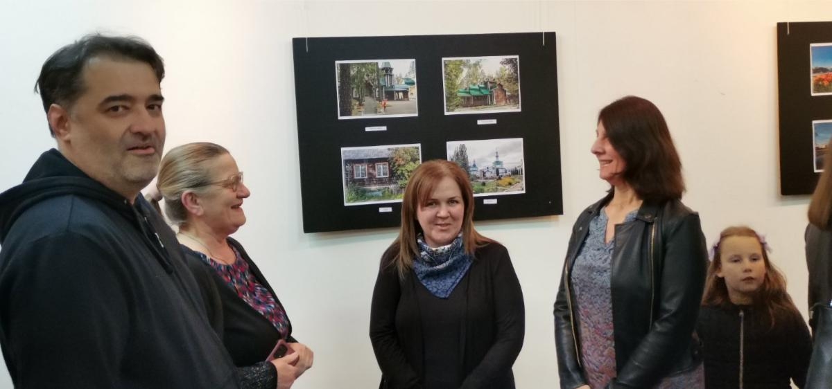 DOBOJ: Otvorena izložba umjetničkih fotografija "Dvije otadžbine"